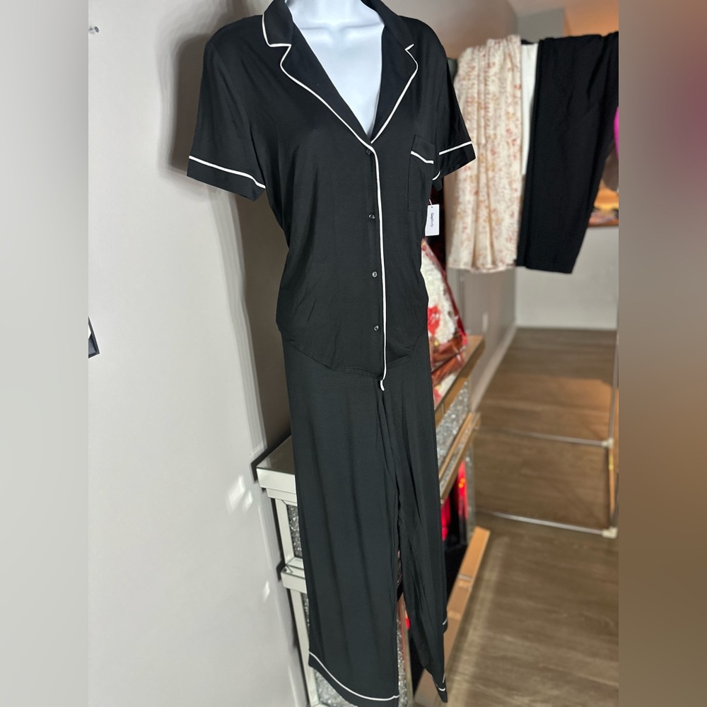 GAP pj set
Super soft and comfy